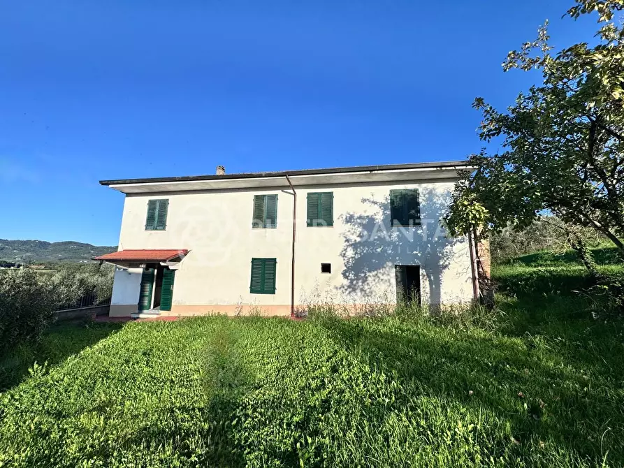 Immagine 2 di Casa colonica in vendita  a Lamporecchio