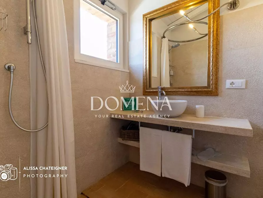 Immagine 45 di Casa colonica in vendita  a Montepulciano