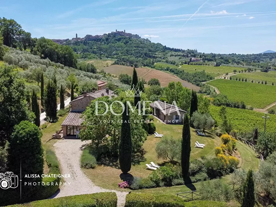 Immagine 3 di Casa colonica in vendita  a Montepulciano