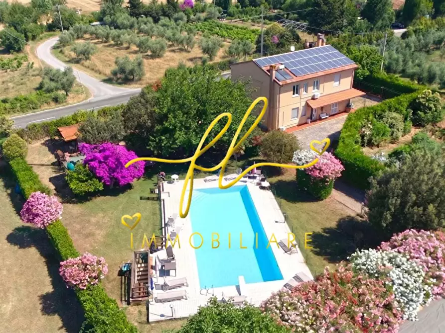 Immagine 1 di Casa colonica in vendita  a Rosignano Marittimo