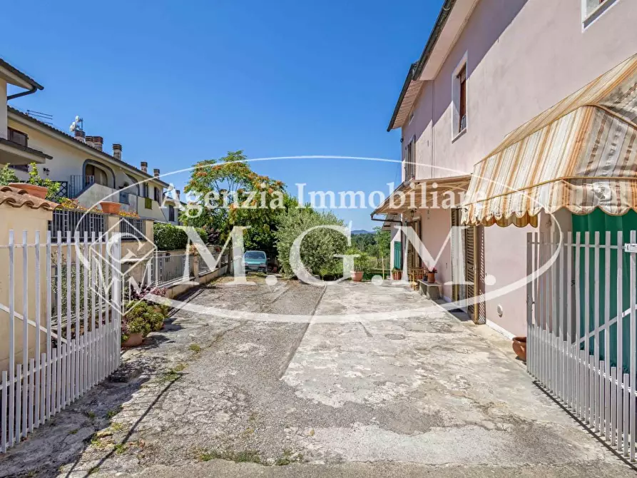 Immagine 8 di Casa indipendente in vendita  a Santa Maria A Monte