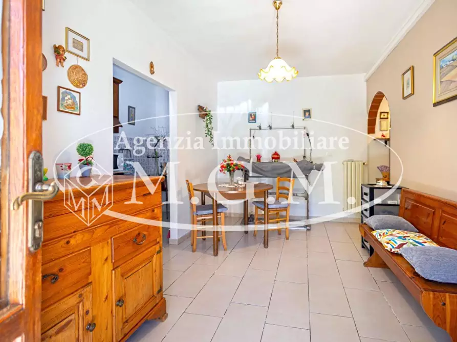 Immagine 10 di Casa indipendente in vendita  a Santa Maria A Monte