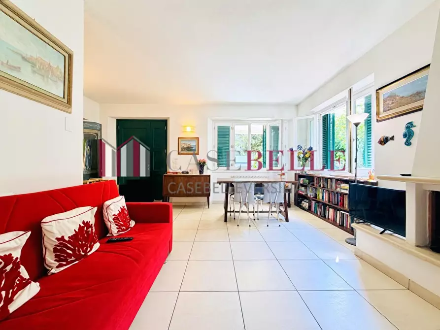 Immagine 9 di Casa trifamiliare in vendita  a Pietrasanta