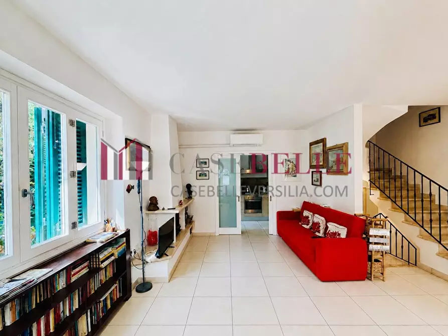 Immagine 2 di Casa trifamiliare in vendita  a Pietrasanta