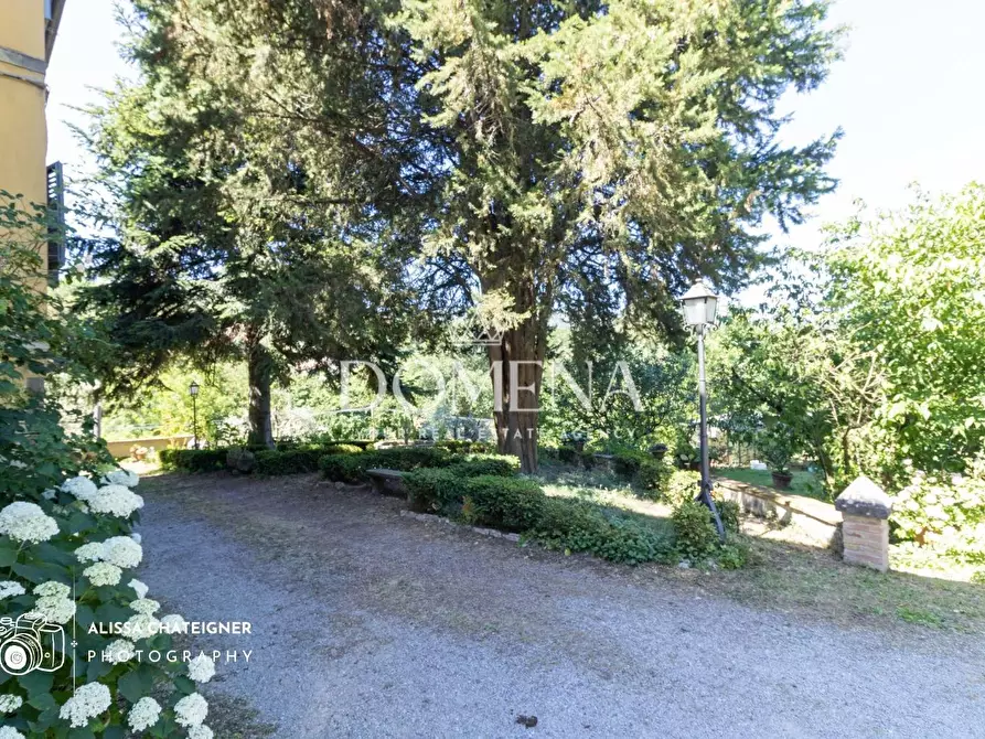 Immagine 34 di Villa in vendita  a Bucine