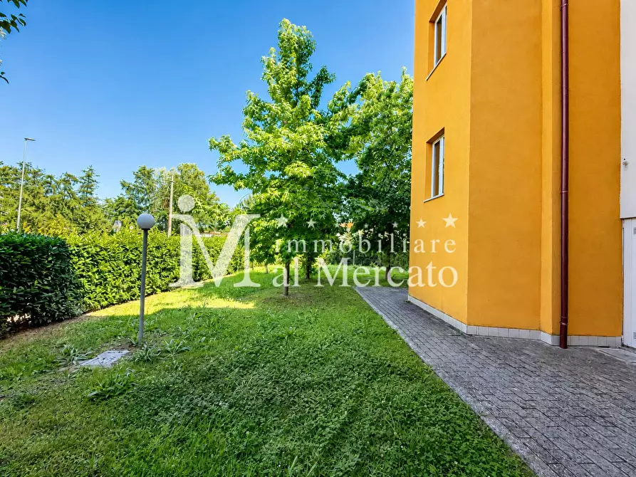 Immagine 27 di Appartamento in vendita  a Lucca