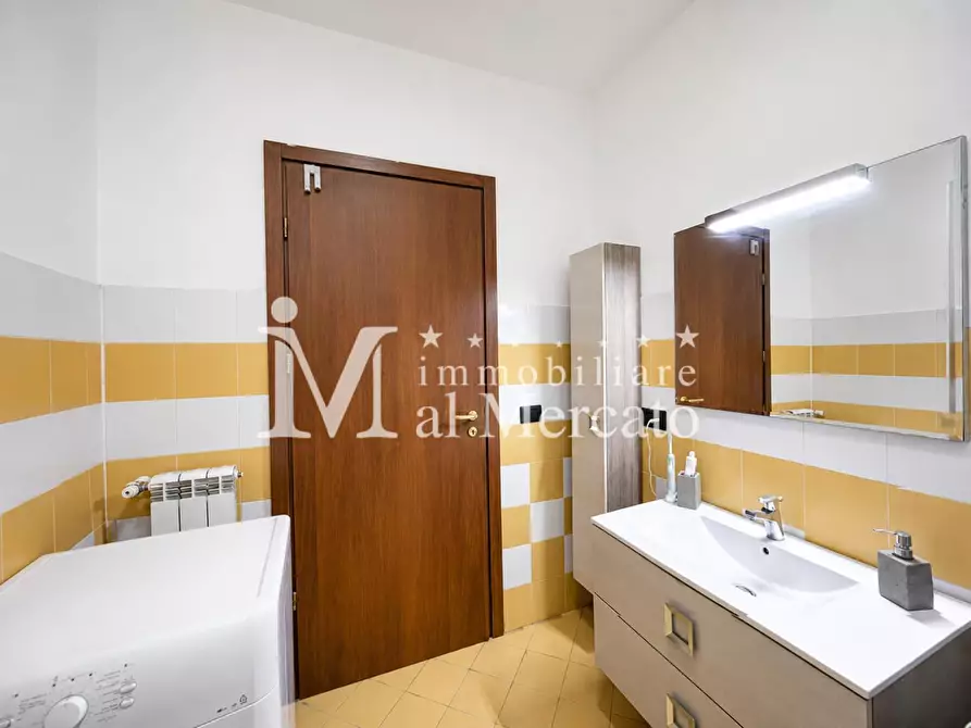 Immagine 22 di Appartamento in vendita  a Lucca