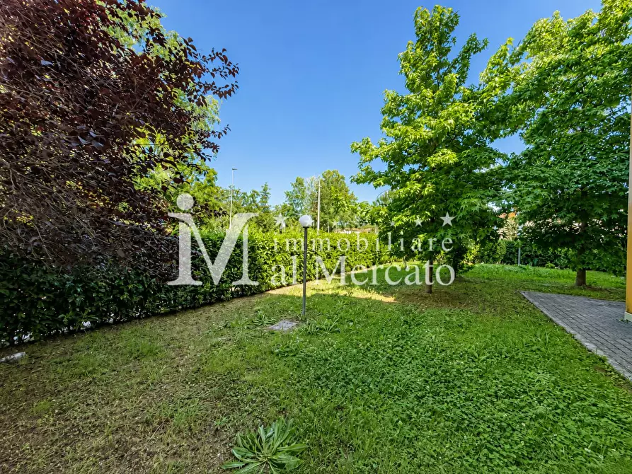 Immagine 28 di Appartamento in vendita  a Lucca