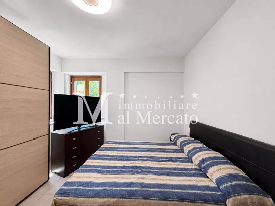 Immagine 15 di Appartamento in vendita  a Lucca