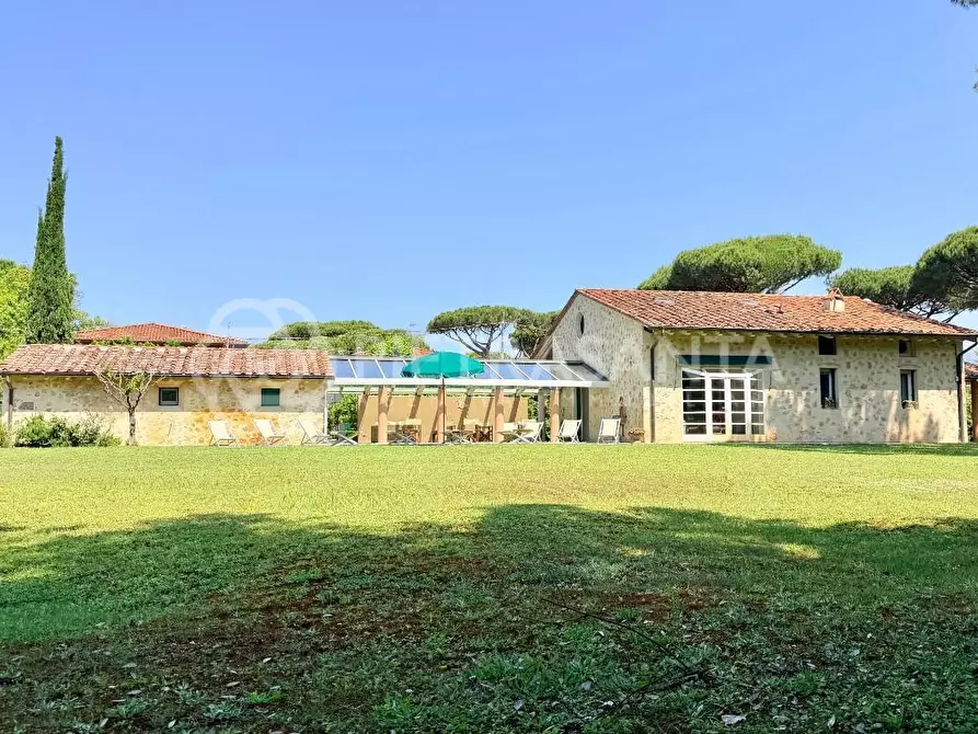 Immagine 3 di Villa in affitto  a Pietrasanta