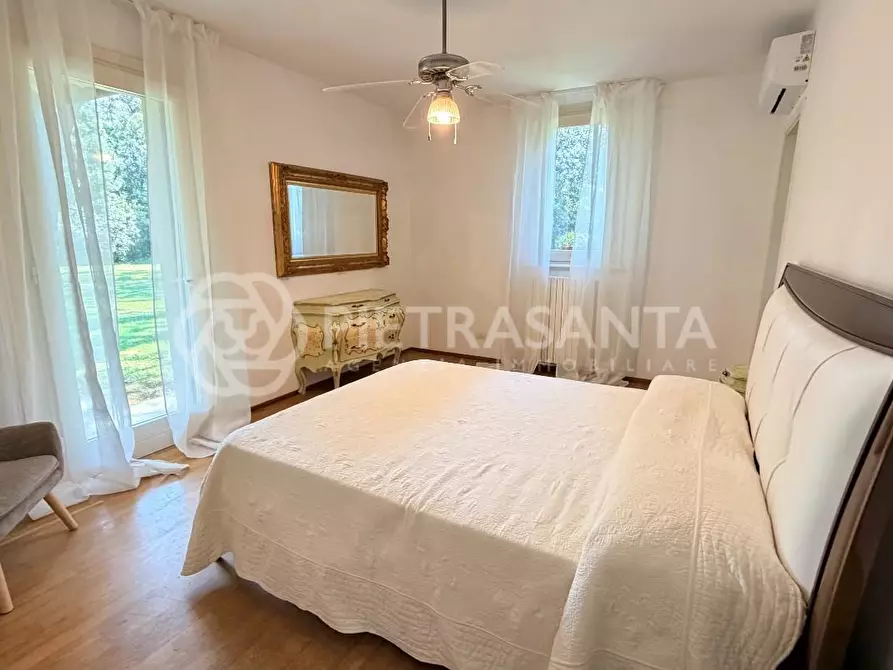 Immagine 19 di Villa in affitto  a Pietrasanta