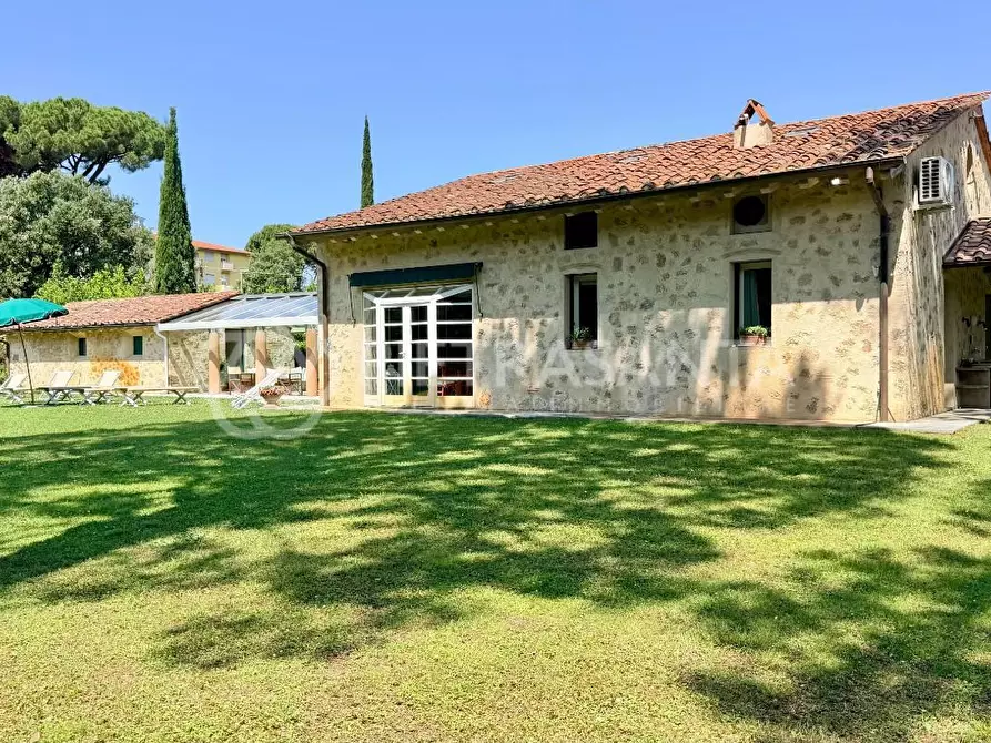 Immagine 12 di Villa in affitto  a Pietrasanta