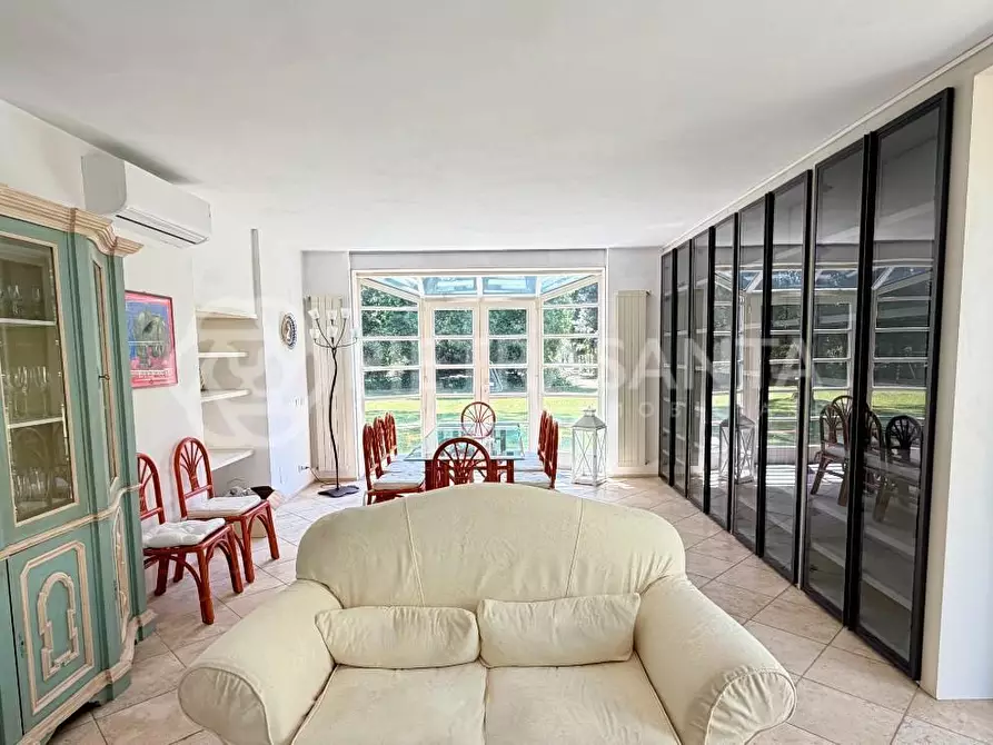 Immagine 14 di Villa in affitto  a Pietrasanta