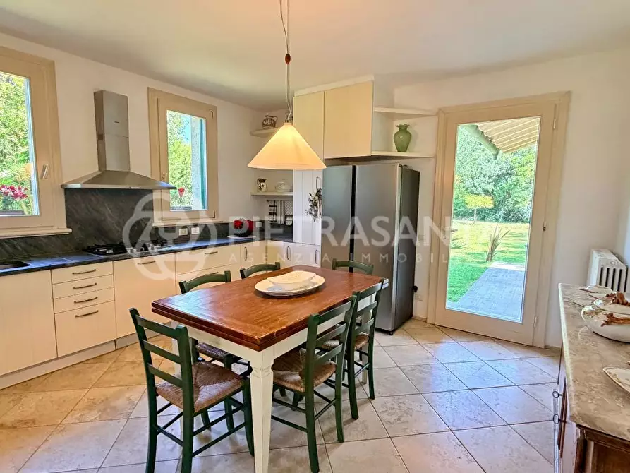 Immagine 16 di Villa in affitto  a Pietrasanta