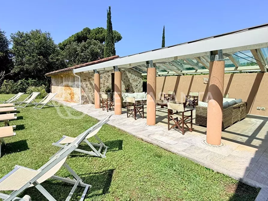 Immagine 6 di Villa in affitto  a Pietrasanta