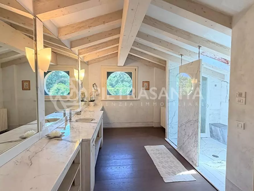 Immagine 20 di Villa in affitto  a Pietrasanta
