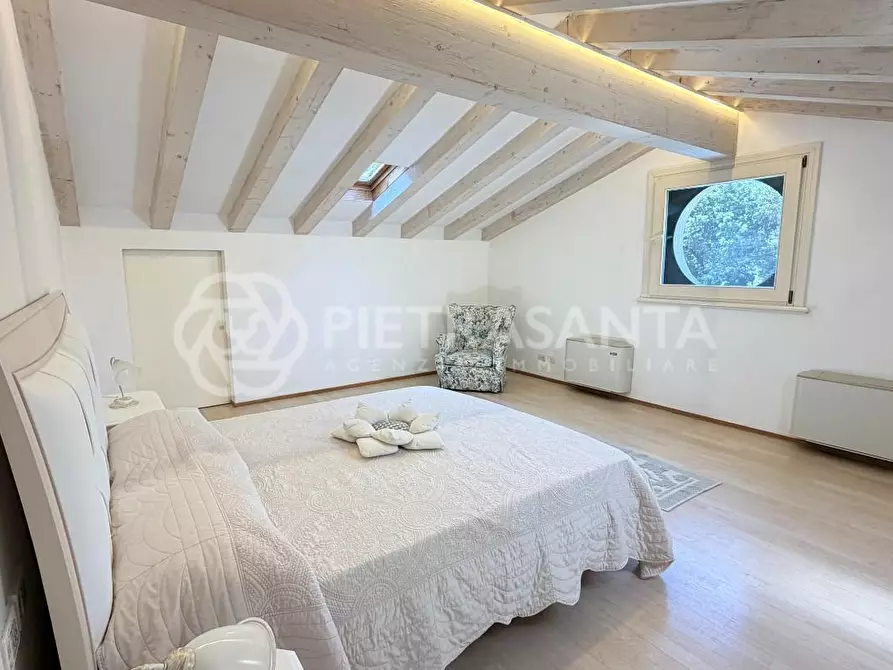 Immagine 23 di Villa in affitto  a Pietrasanta