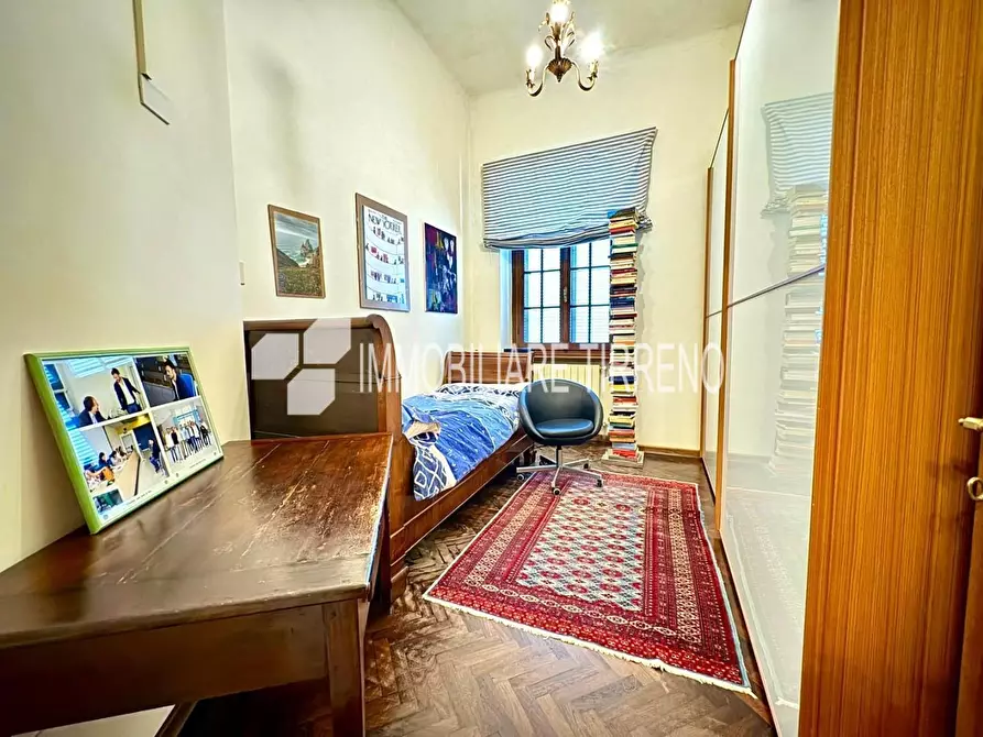 Immagine 17 di Villa in vendita  a Massa