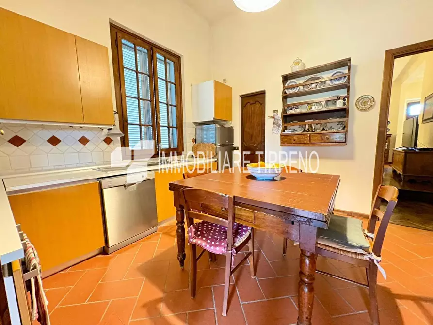 Immagine 9 di Villa in vendita  a Massa