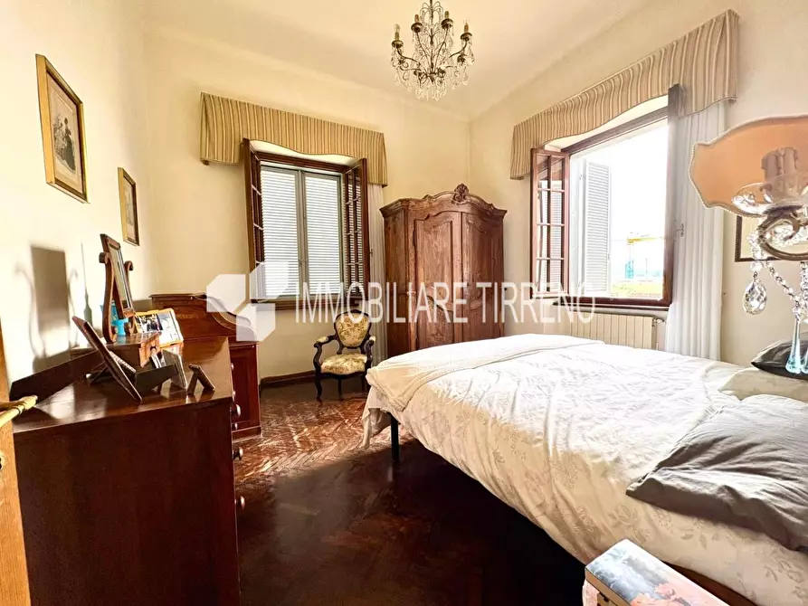 Immagine 14 di Villa in vendita  a Massa