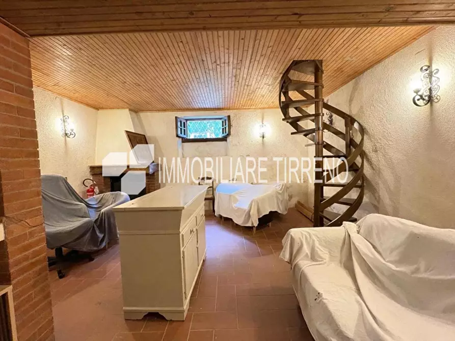 Immagine 20 di Villa in vendita  a Massa
