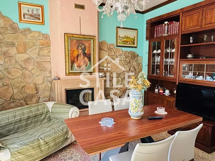 Immagine 6 di Villa in vendita  a Pescia