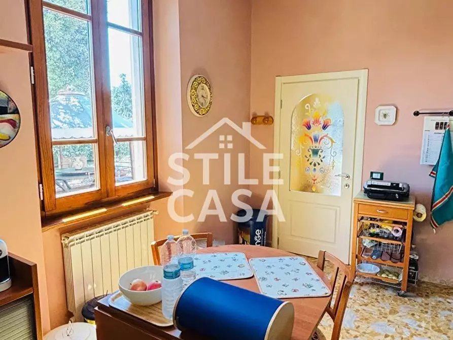 Immagine 11 di Villa in vendita  a Pescia