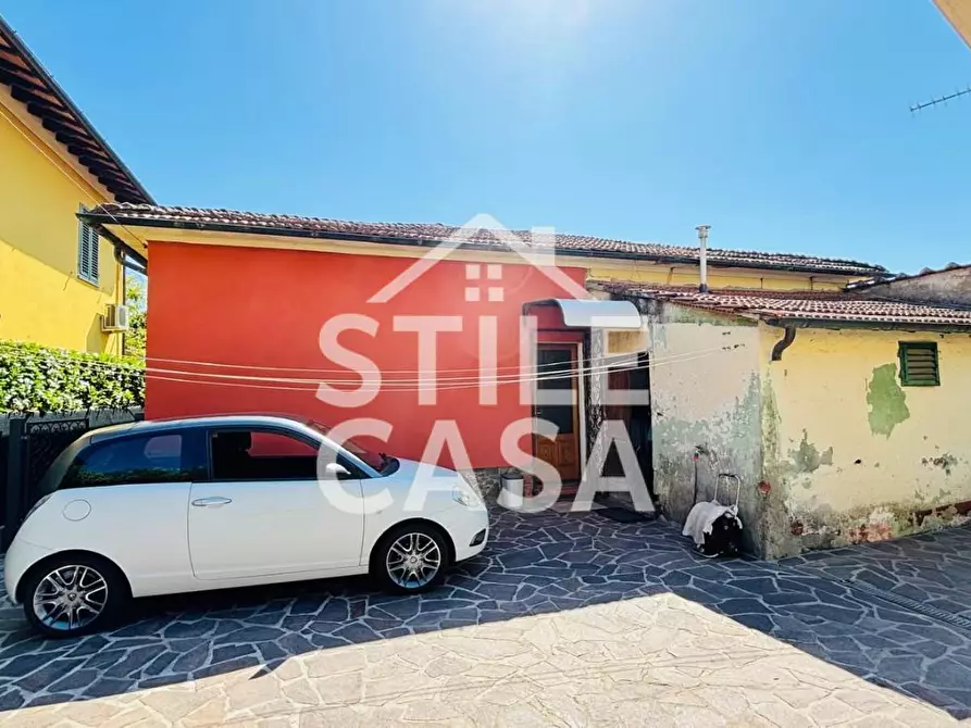 Immagine 57 di Villa in vendita  a Pescia