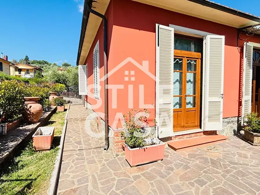 Immagine 45 di Villa in vendita  a Pescia