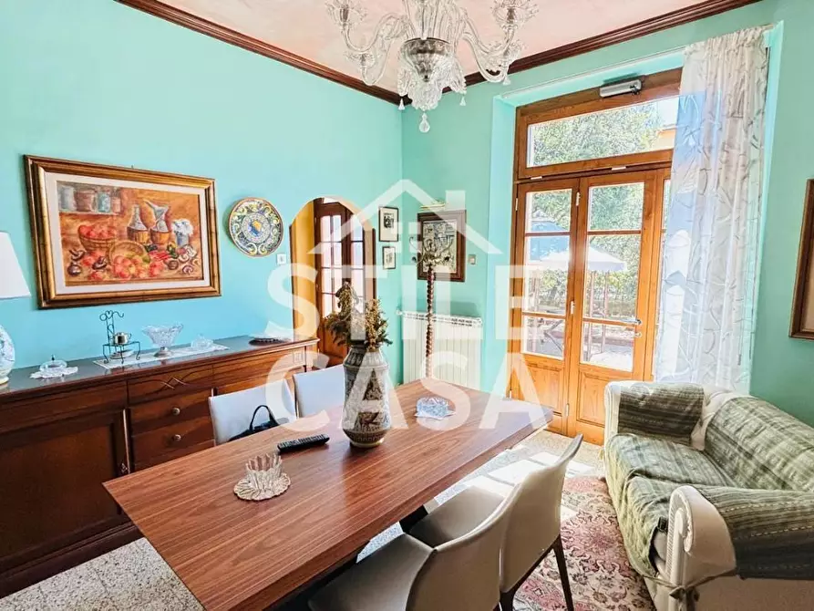 Immagine 3 di Villa in vendita  a Pescia