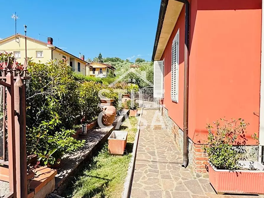 Immagine 38 di Villa in vendita  a Pescia