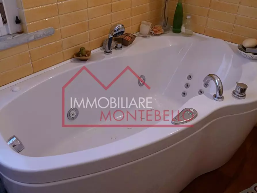 Immagine 25 di Casa colonica in vendita  a Massarosa