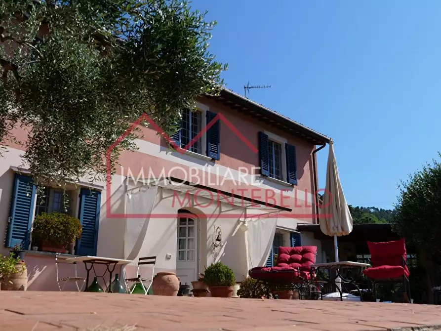 Immagine 1 di Casa colonica in vendita  a Massarosa