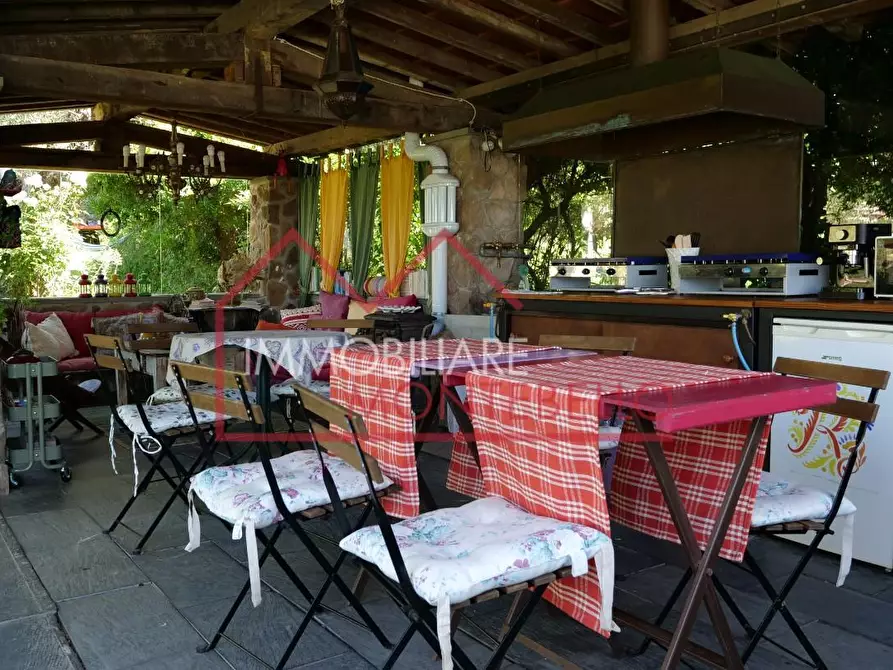 Immagine 11 di Casa colonica in vendita  a Massarosa