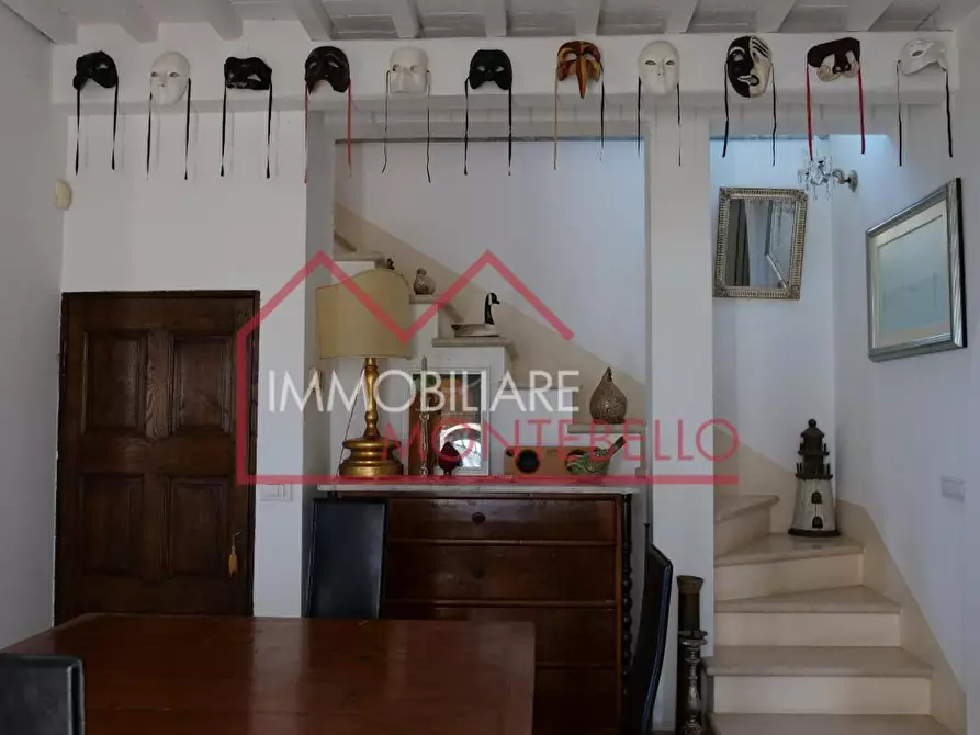 Immagine 19 di Casa colonica in vendita  a Massarosa