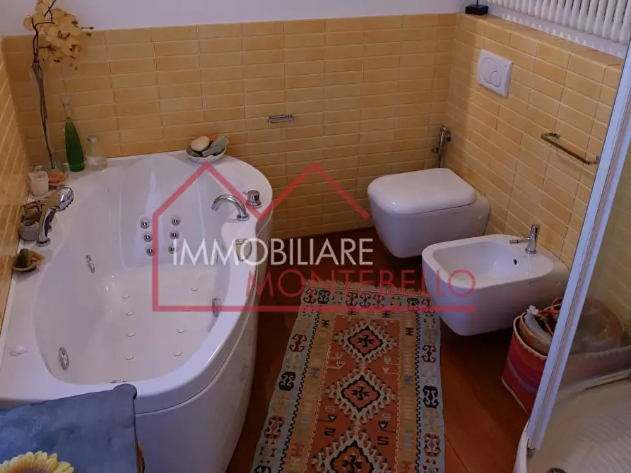 Immagine 26 di Casa colonica in vendita  a Massarosa