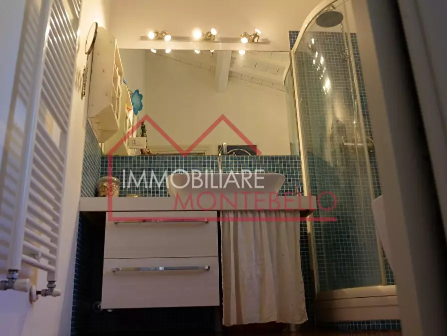 Immagine 37 di Casa colonica in vendita  a Massarosa