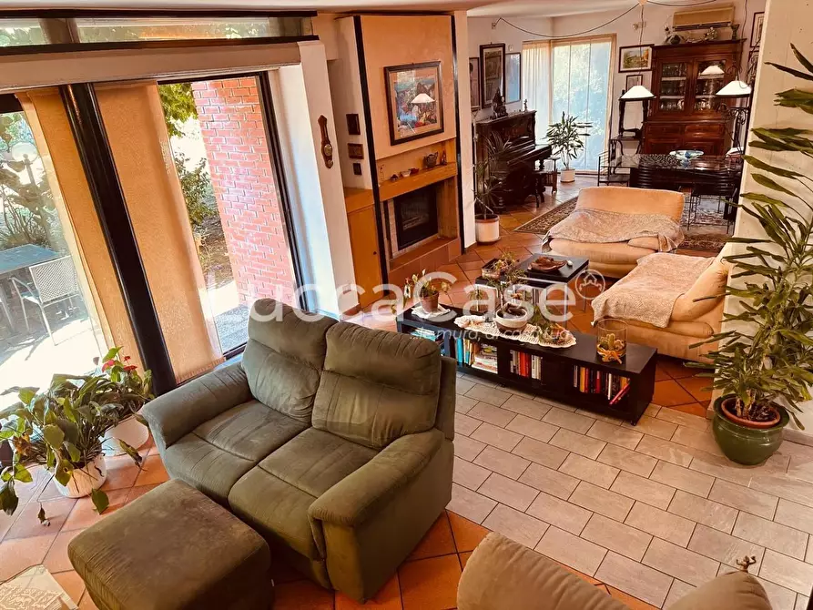 Immagine 31 di Villa in vendita  a Lucca