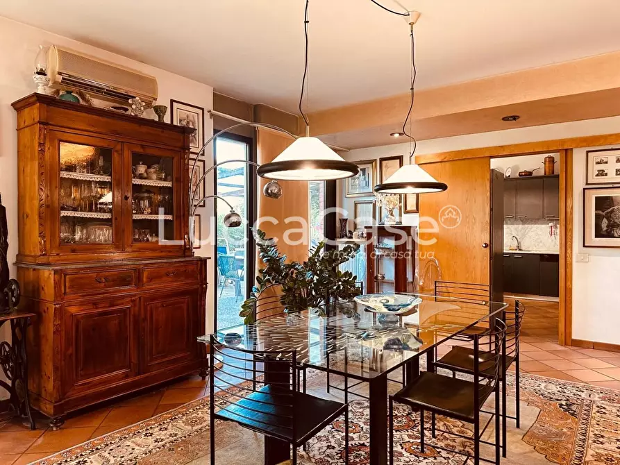 Immagine 12 di Villa in vendita  a Lucca