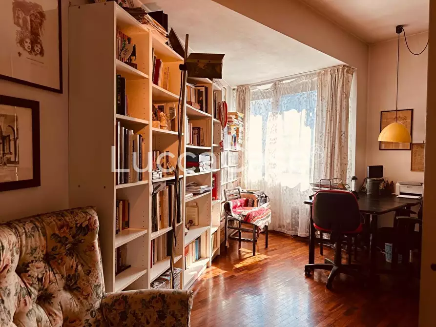 Immagine 37 di Villa in vendita  a Lucca