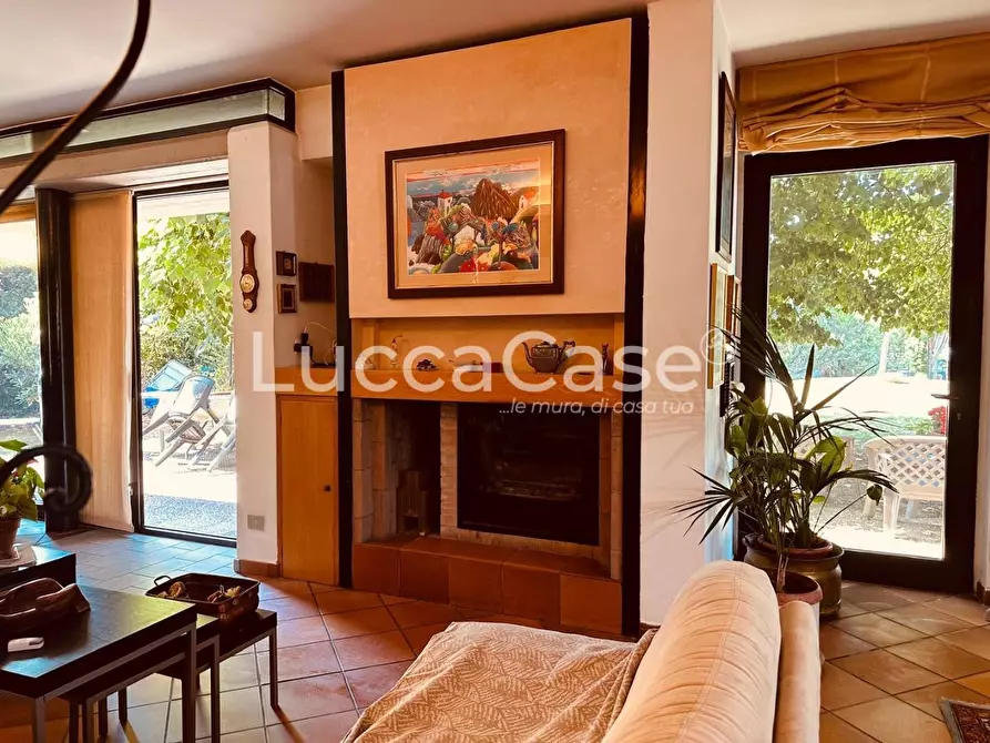 Immagine 11 di Villa in vendita  a Lucca
