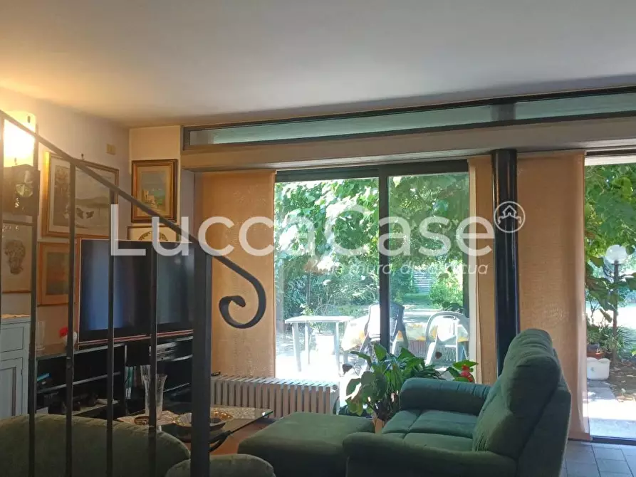 Immagine 70 di Villa in vendita  a Lucca