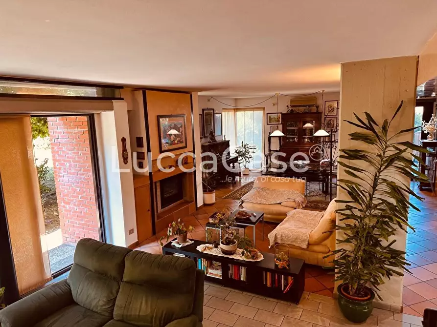 Immagine 40 di Villa in vendita  a Lucca