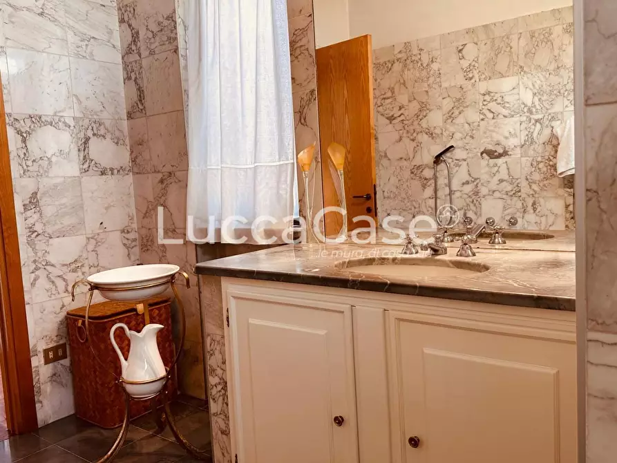 Immagine 48 di Villa in vendita  a Lucca