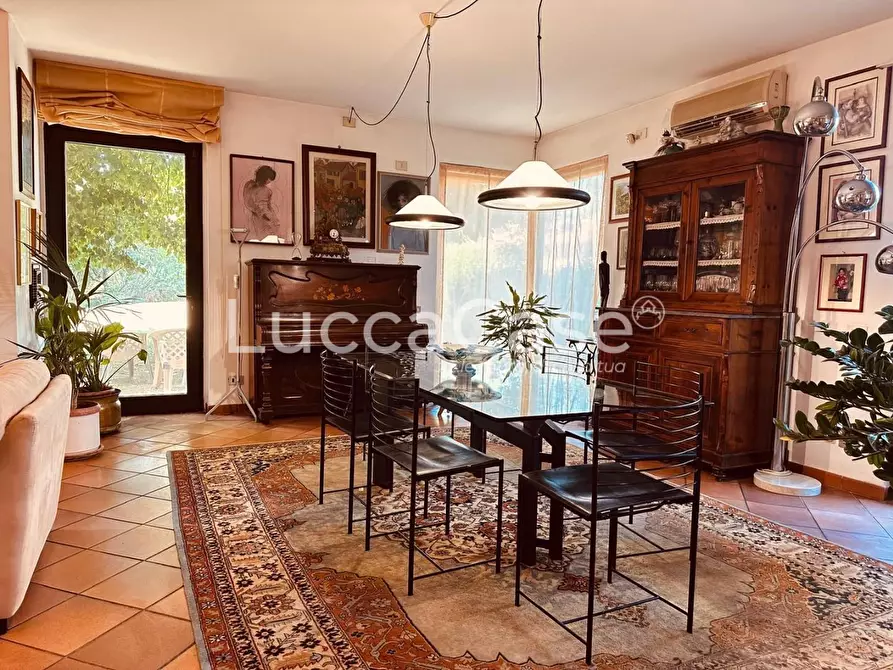 Immagine 10 di Villa in vendita  a Lucca