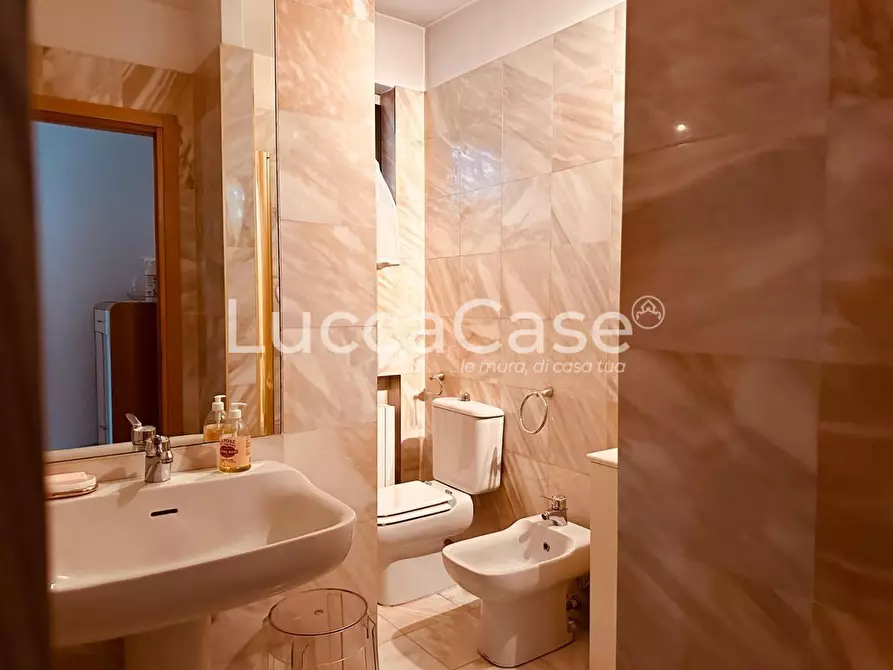 Immagine 33 di Villa in vendita  a Lucca