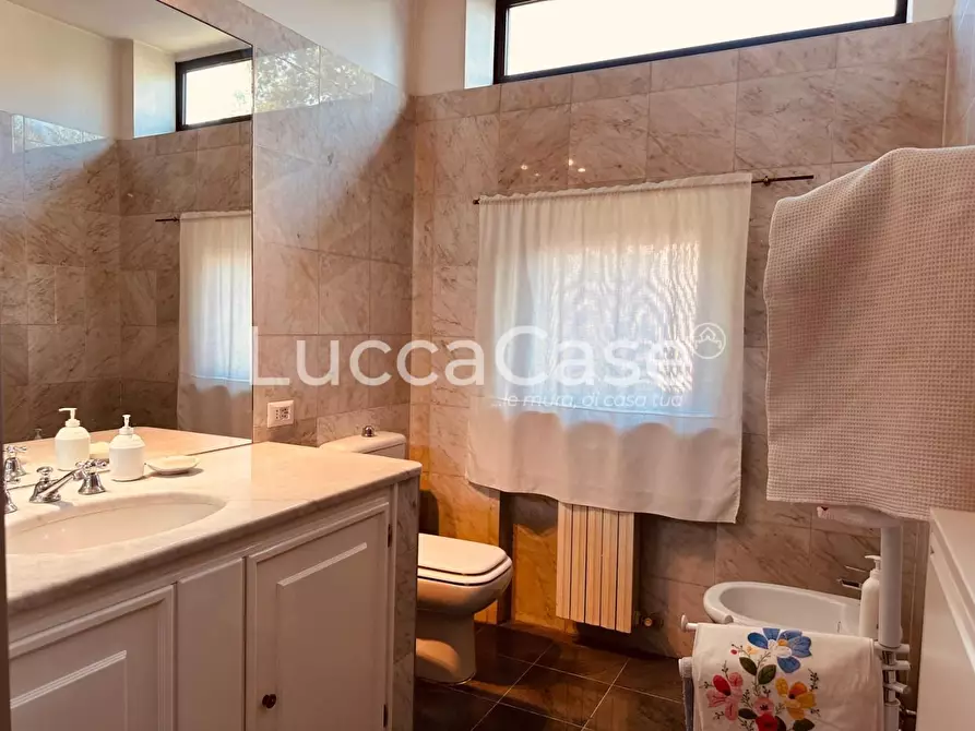 Immagine 44 di Villa in vendita  a Lucca