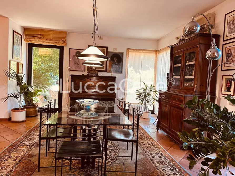 Immagine 8 di Villa in vendita  a Lucca