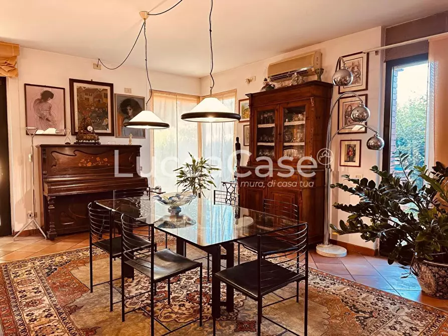 Immagine 15 di Villa in vendita  a Lucca