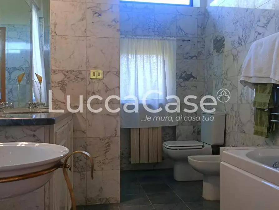 Immagine 81 di Villa in vendita  a Lucca